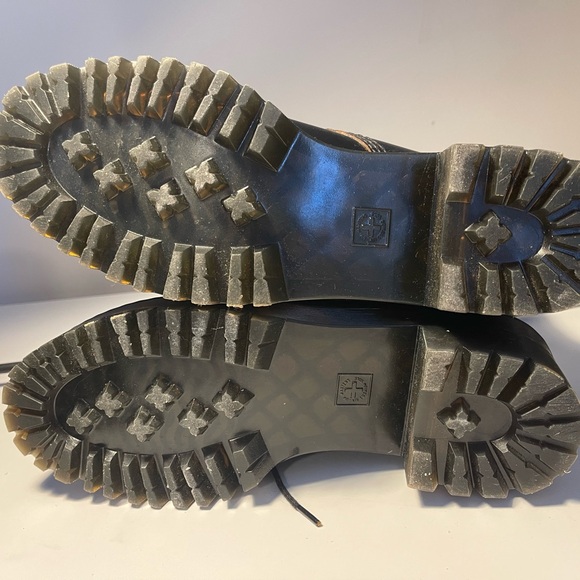 Dr. Martens Leona Heeled Boot (Women) Size 10US/ 8UK - Picture 3 of 6